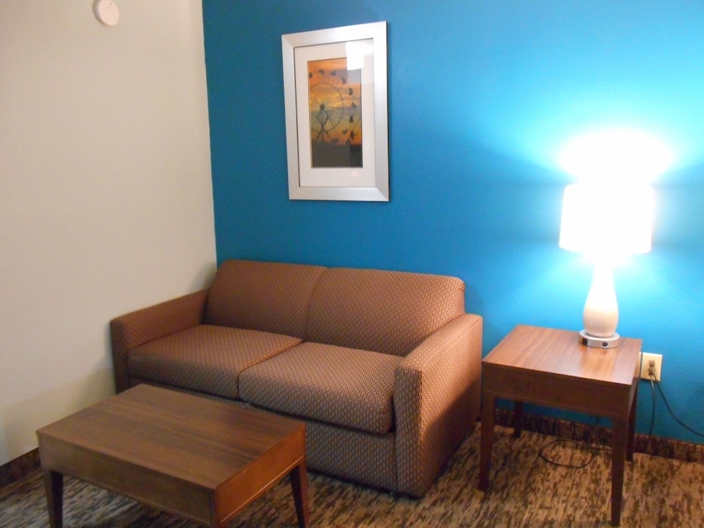 holiday inn express and suites carmel north westfield