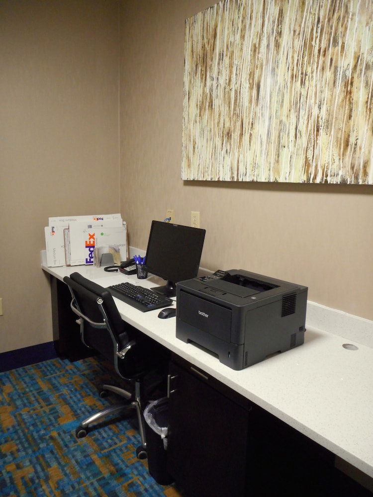 holiday inn express and suites carmel north westfield