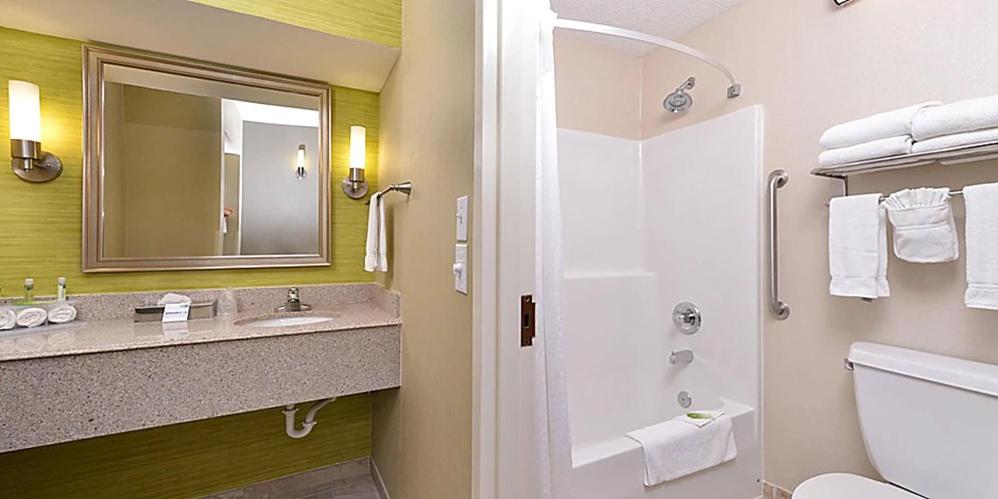holiday inn express suite w airport area