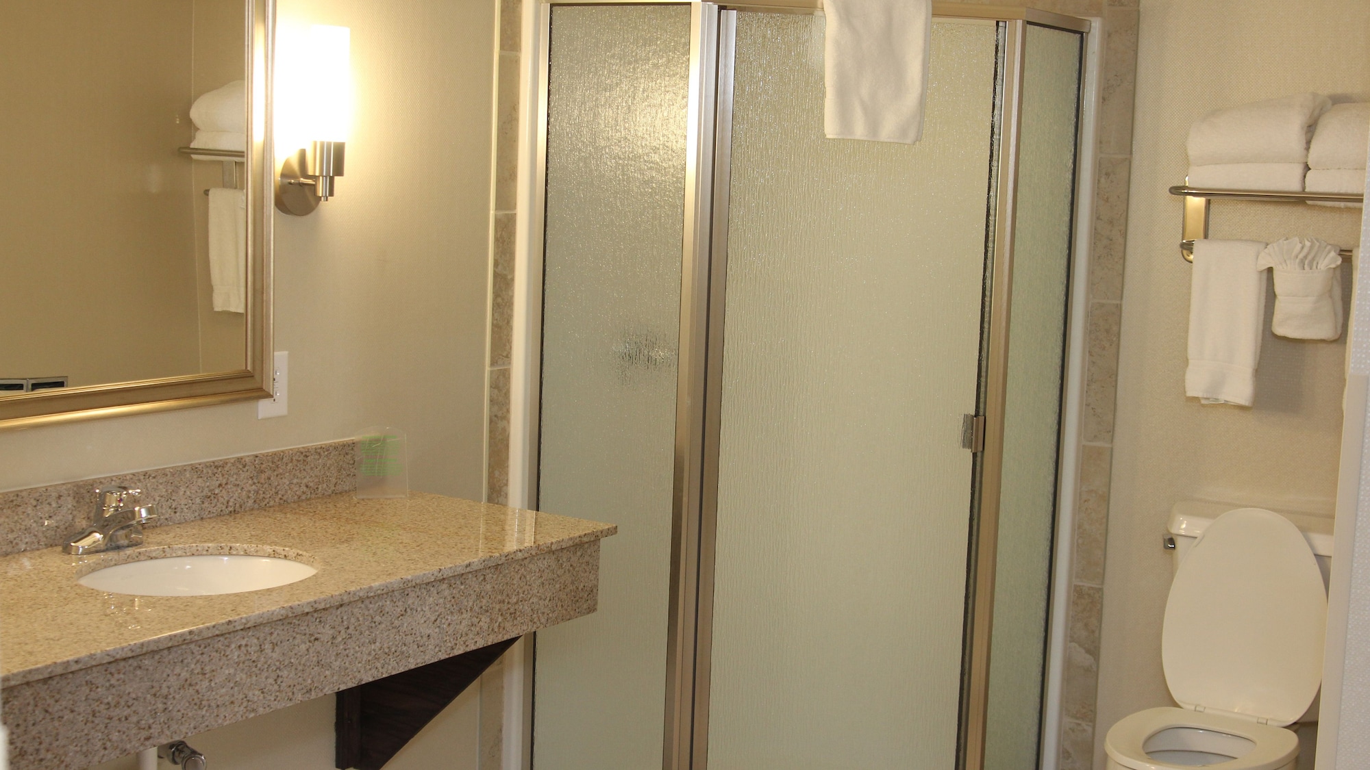 holiday inn express suite w airport area