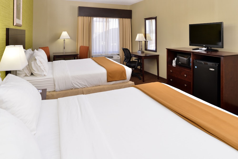 holiday inn express suite w airport area