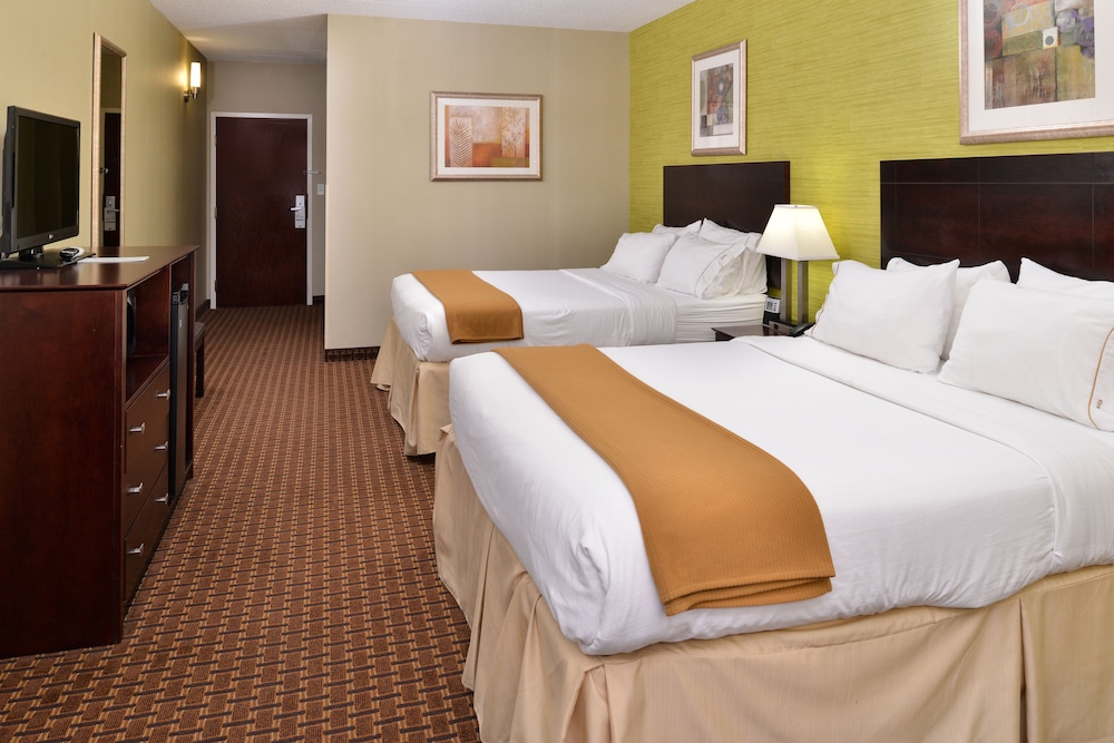 holiday inn express suite w airport area
