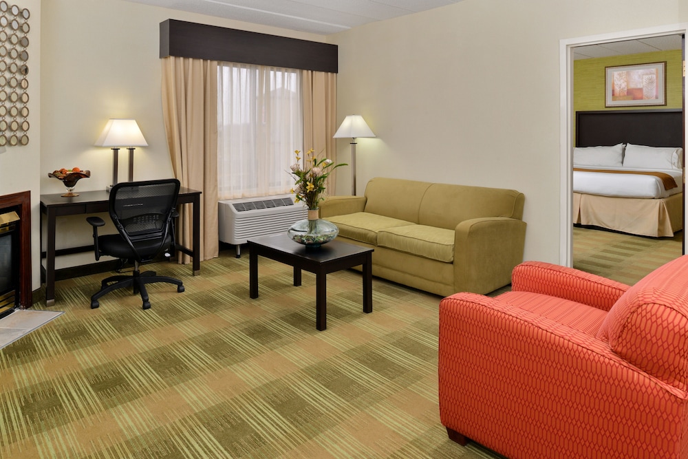 holiday inn express suite w airport area