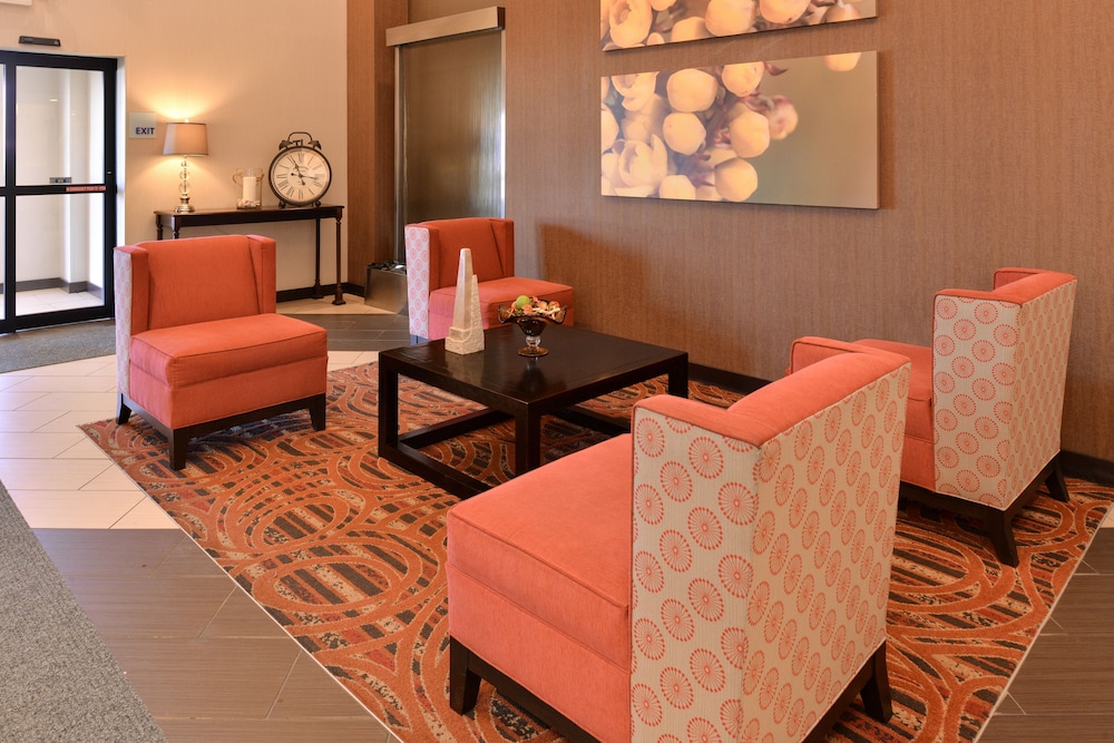 holiday inn express suite w airport area