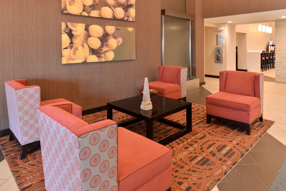 holiday inn express suite w airport area