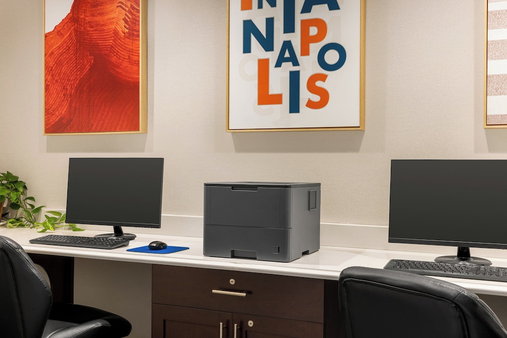 holiday inn express suite w airport area