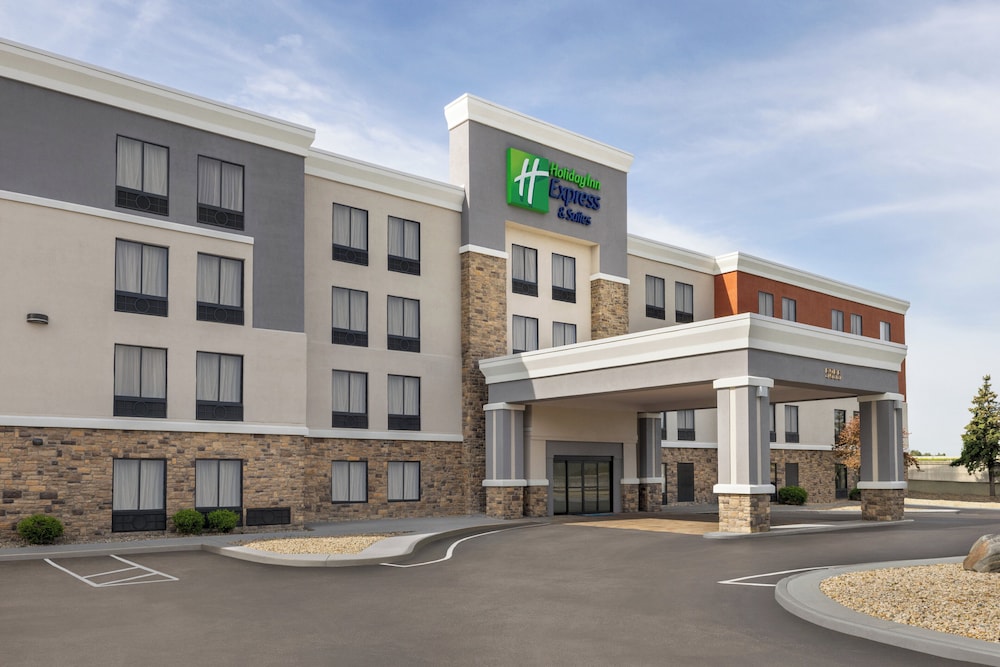 holiday inn express suite w airport area