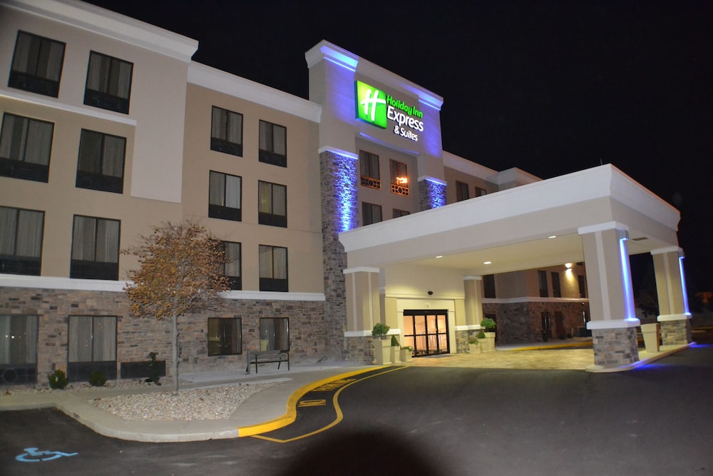holiday inn express suite w airport area