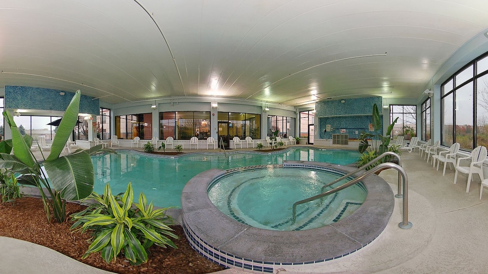 holiday inn express suite w airport area