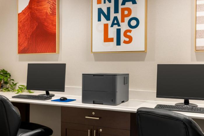 holiday inn express suite w airport area