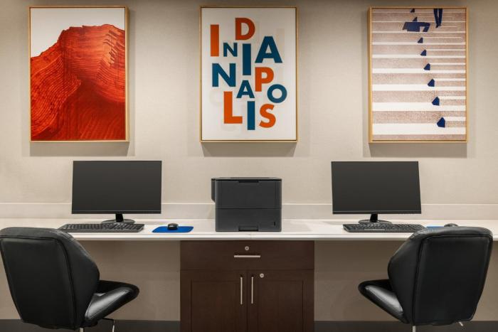 holiday inn express suite w airport area