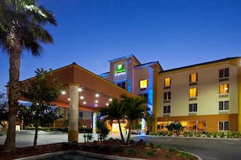 Holiday Inn Express Hotels & Suites Cocoa Beach By Ihg,Cape Canaveral>>Brevard County,3 star
