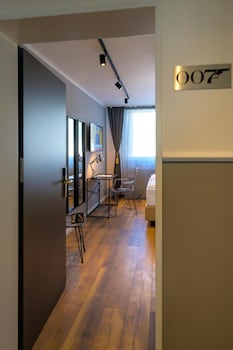 nikii city hotel