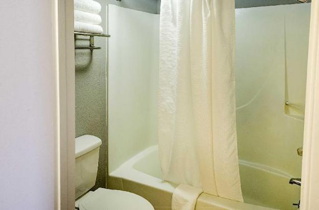 rodeway inn panama city