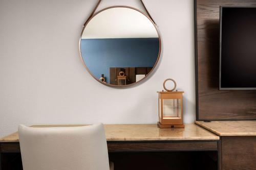 hotel westport kansas city tapestry collection by hilton