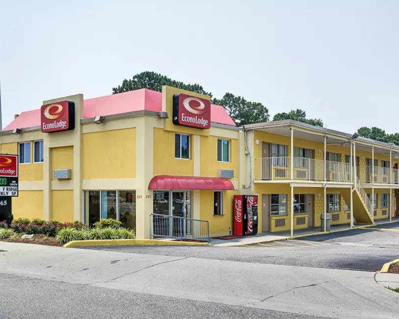 econo lodge at military circle