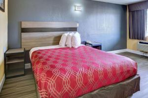 econo lodge at military circle