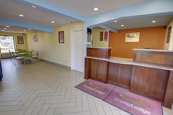 econo lodge at military circle