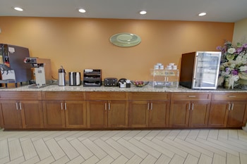 econo lodge at military circle