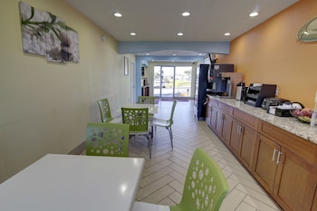 econo lodge at military circle