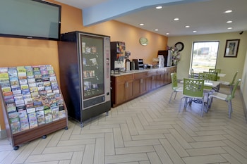 econo lodge at military circle