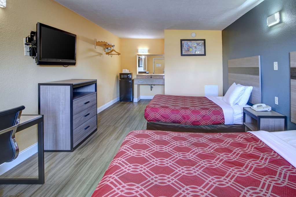 econo lodge at military circle