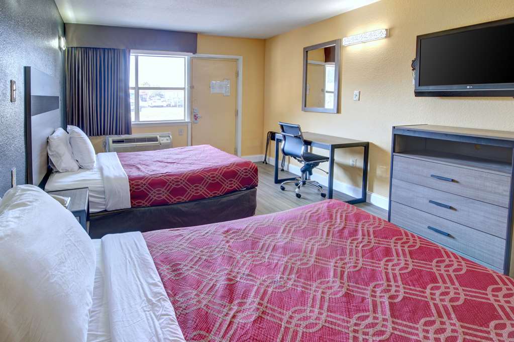 econo lodge at military circle