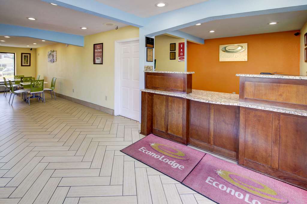 econo lodge at military circle