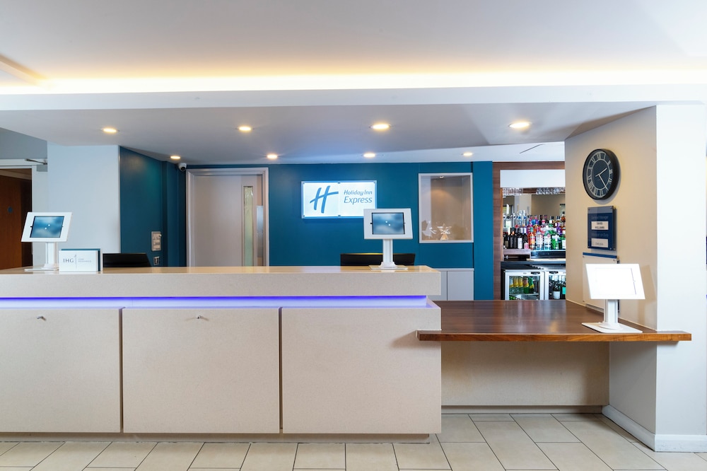 holiday inn express birmingham oldbury by ihg