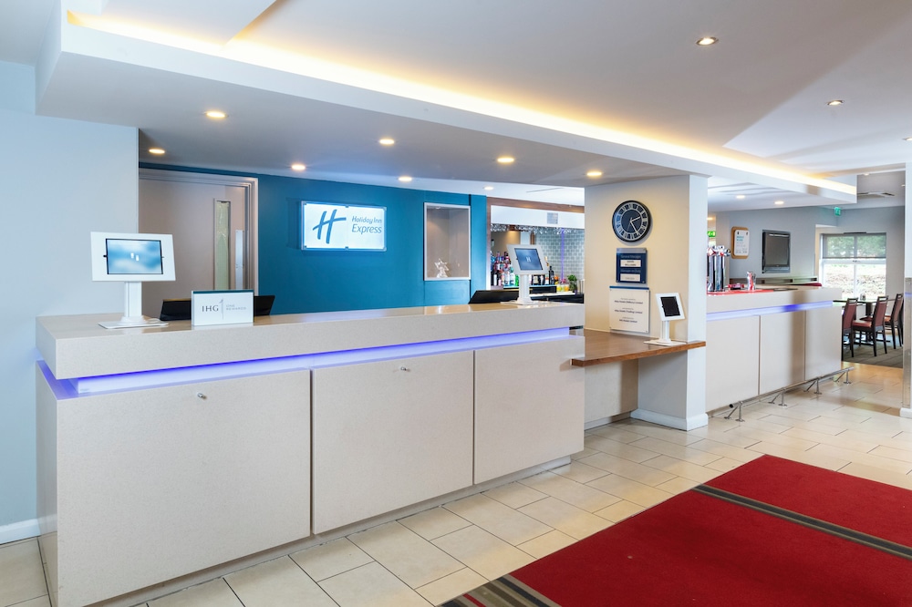 holiday inn express birmingham oldbury by ihg