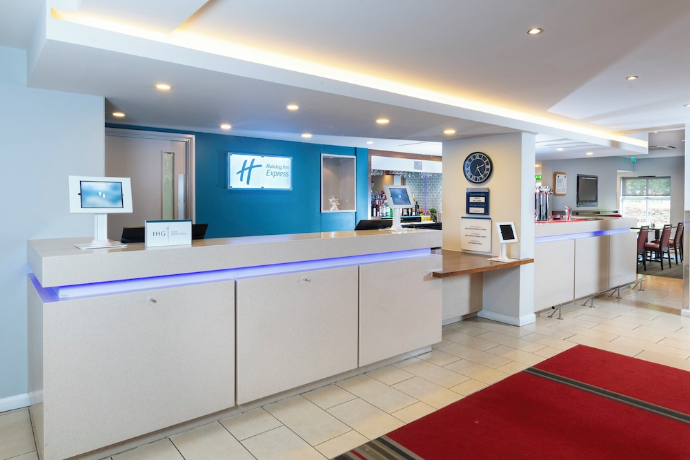 holiday inn express birmingham oldbury by ihg