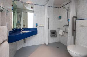 holiday inn express birmingham oldbury by ihg
