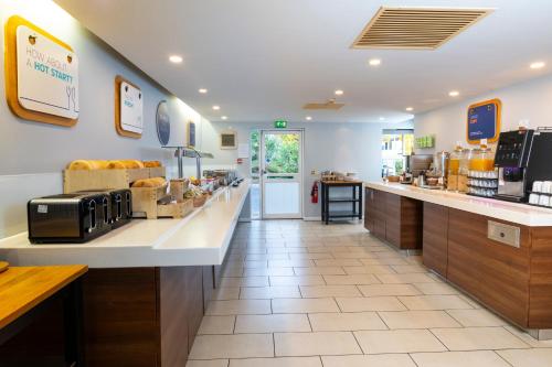 holiday inn express birmingham oldbury by ihg