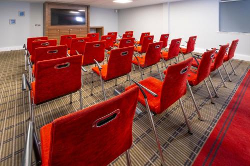 holiday inn express birmingham oldbury by ihg