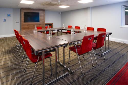 holiday inn express birmingham oldbury by ihg