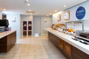 holiday inn express birmingham oldbury by ihg