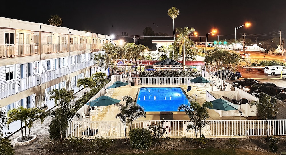 lantern inn and suites