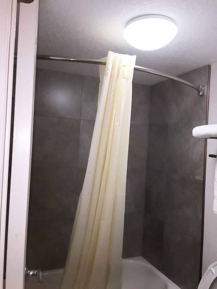 lantern inn and suites