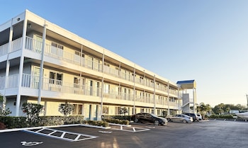 lantern inn and suites