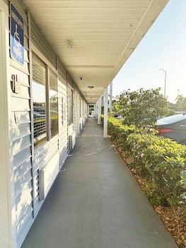 lantern inn and suites