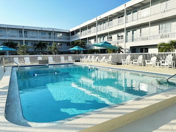 lantern inn and suites