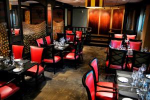 the raphael hotel autograph collection