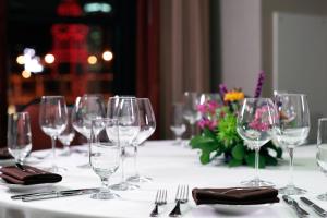 the raphael hotel autograph collection