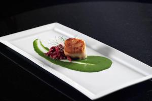 the raphael hotel autograph collection