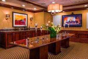 the raphael hotel autograph collection