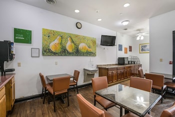 Americas Best Value Inn & Suites Three Rivers,Mendon>>Kalamazoo,2 star