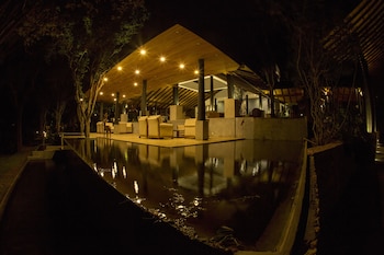 Deer Park Hotel,In The Historical District,5 star
