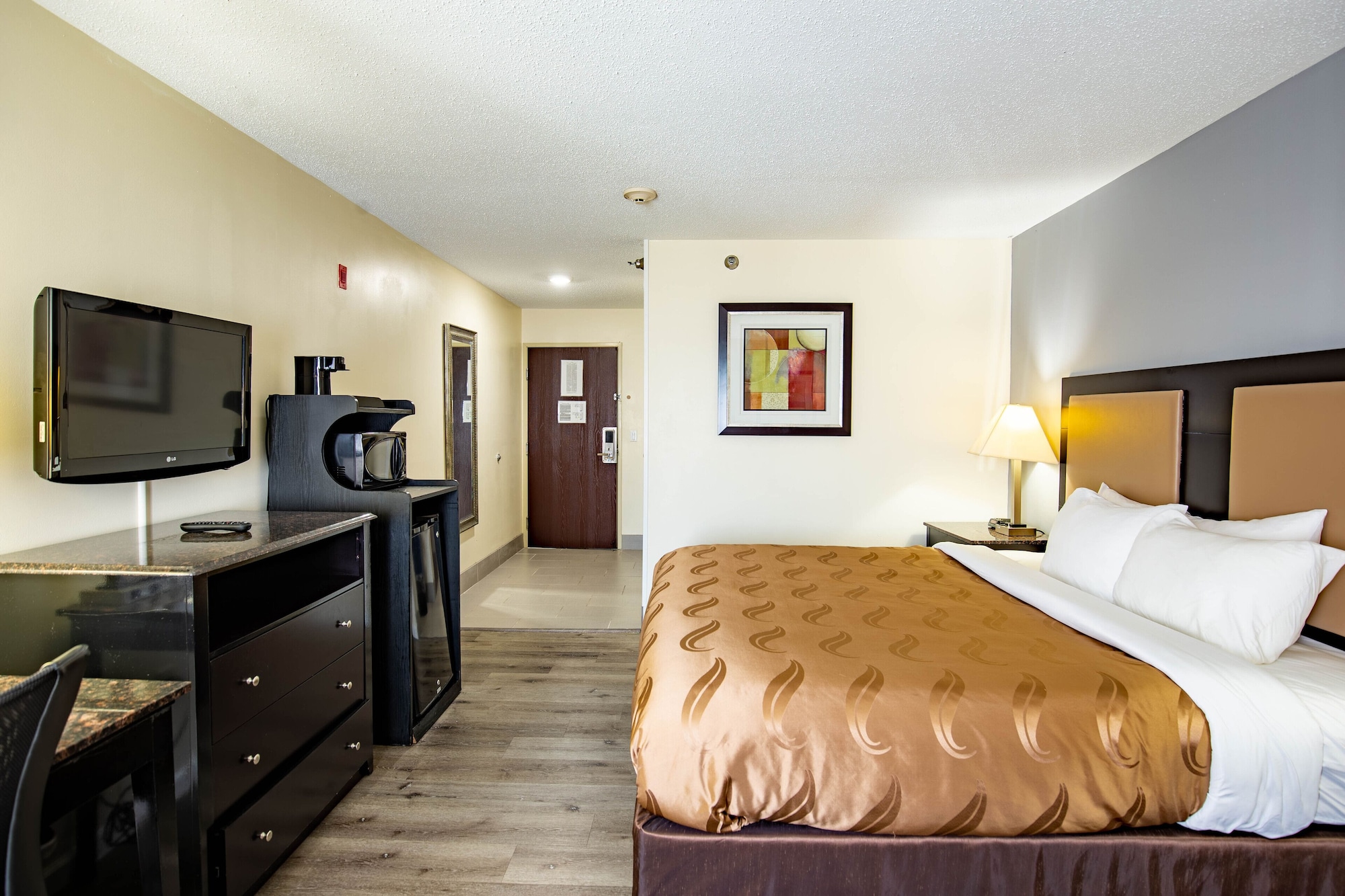 quality inn and suites woodstock near lake geneva