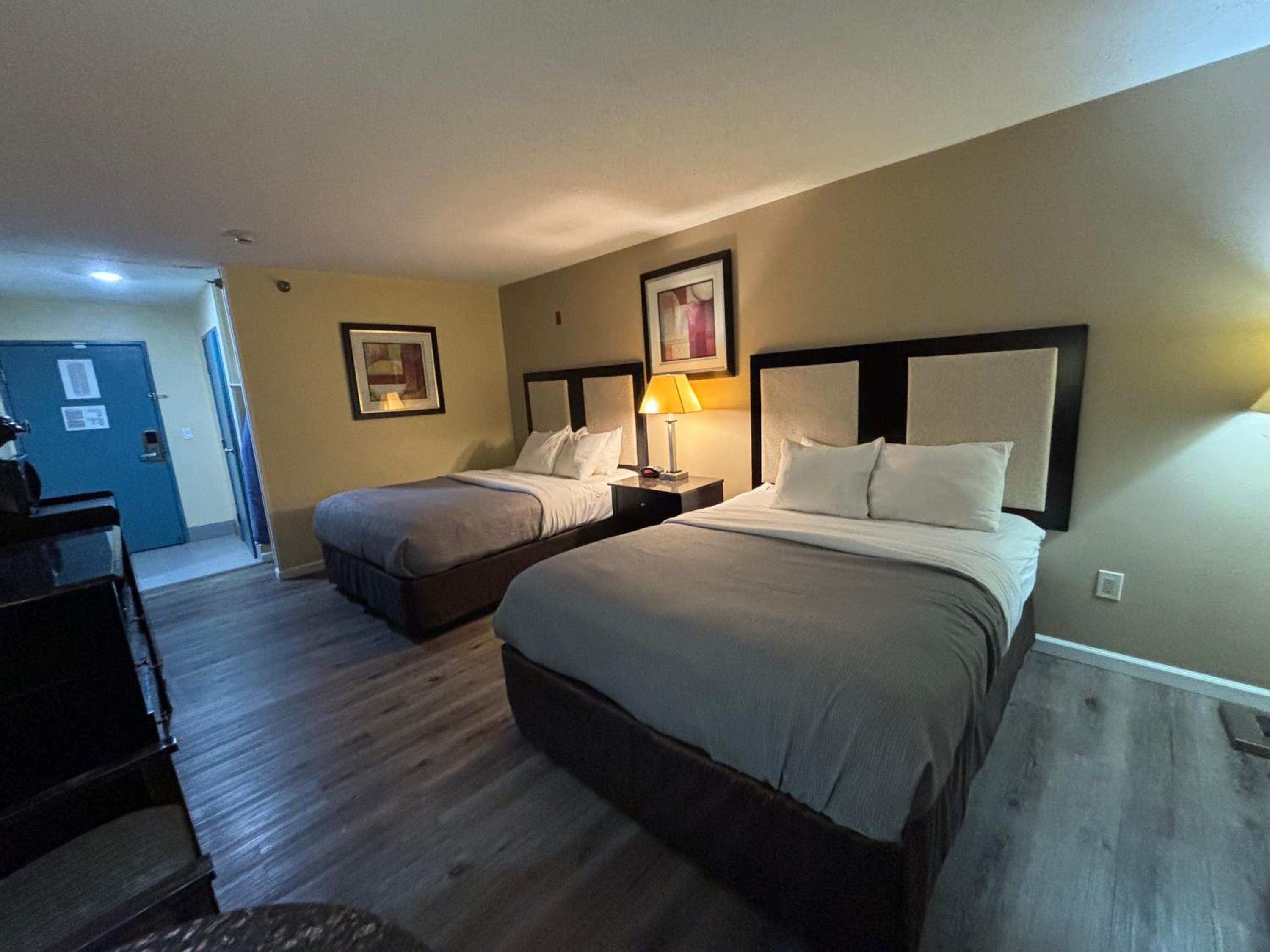 quality inn and suites woodstock near lake geneva