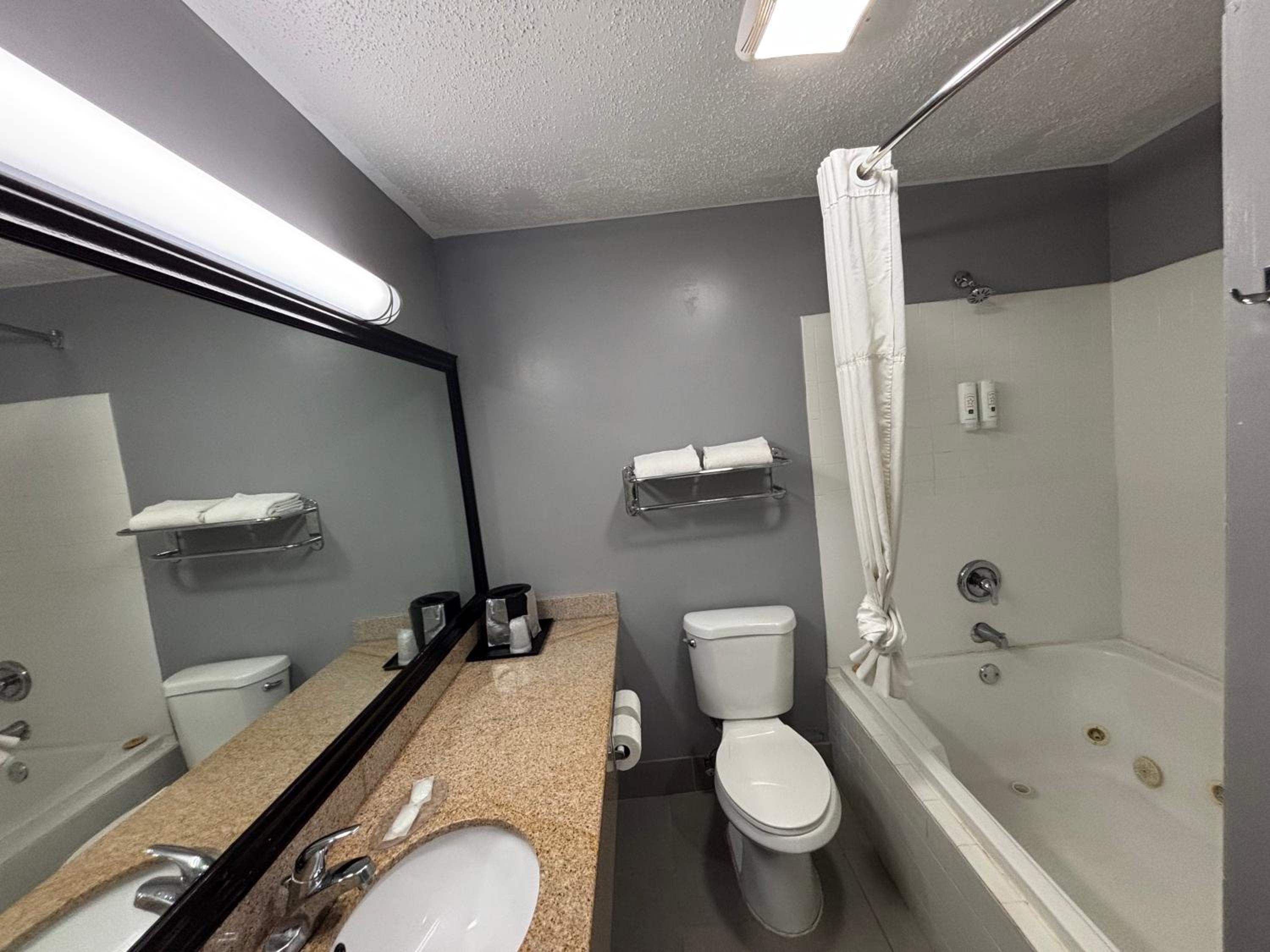 quality inn and suites woodstock near lake geneva